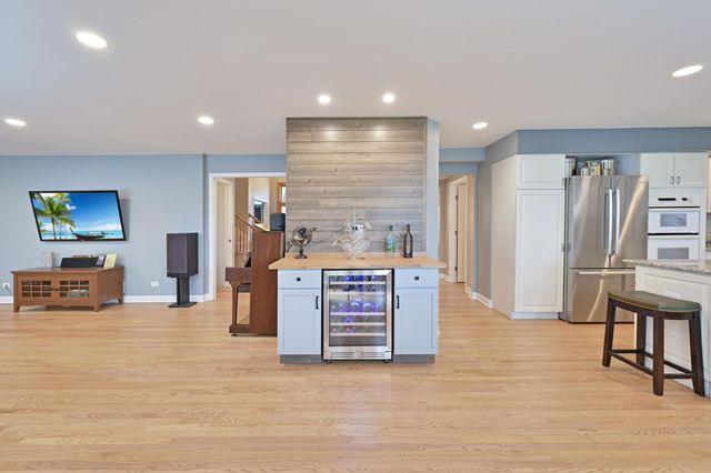 3430 Sandstone Court, Lake In The Hills, IL 60156