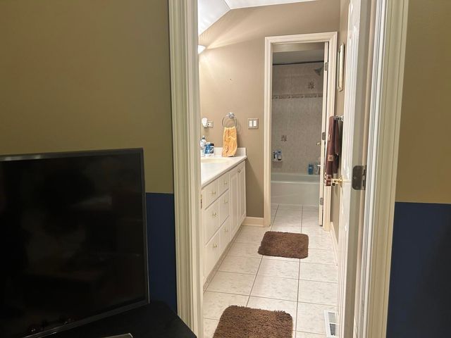 3430 Sandstone Court, Lake In The Hills, IL 60156