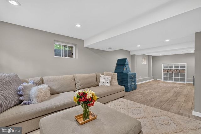 7612 WINTERBERRY PL, Bethesda, MD 20817