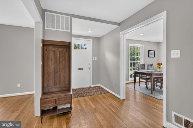 7612 WINTERBERRY PL, Bethesda, MD 20817