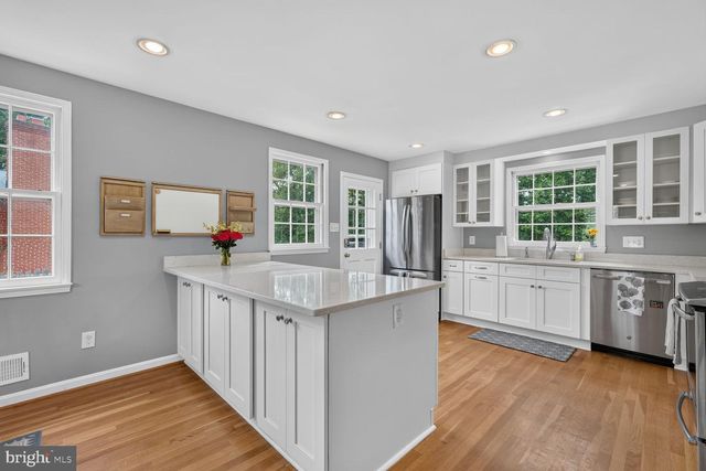 7612 WINTERBERRY PL, Bethesda, MD 20817