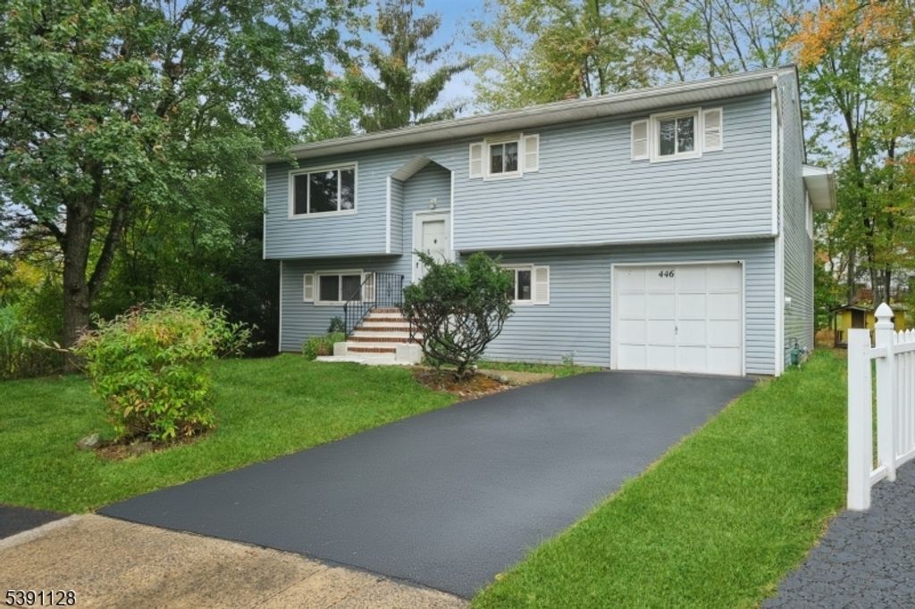 446 W 6th Ave, Roselle Boro, NJ 07203