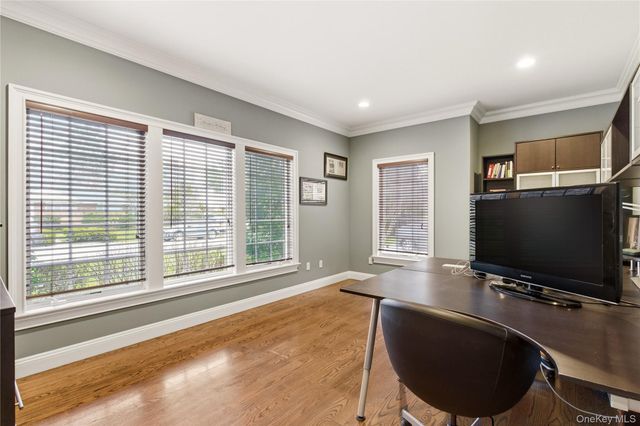 32 Highfield Lane, East Hills, NY 11577