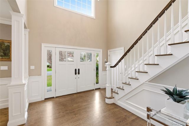 32 Highfield Lane, East Hills, NY 11577
