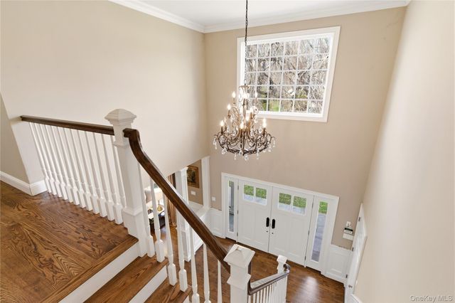 32 Highfield Lane, East Hills, NY 11577