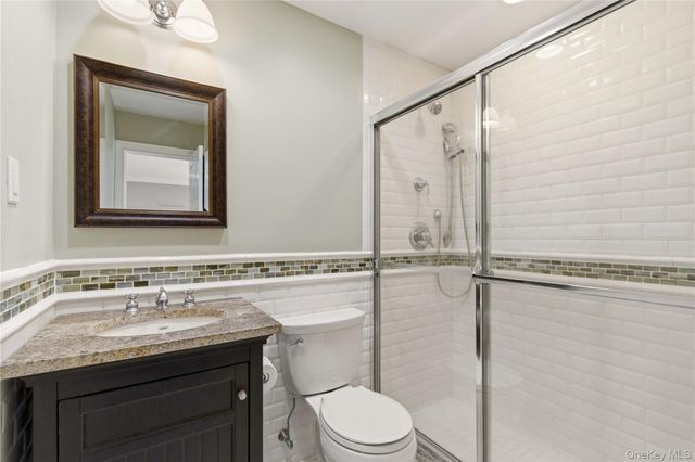 32 Highfield Lane, East Hills, NY 11577