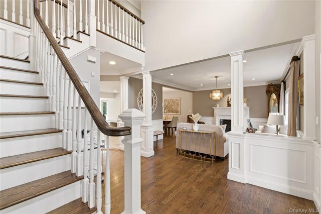 32 Highfield Lane, East Hills, NY 11577
