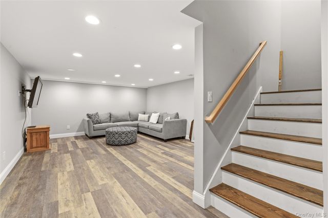 32 Highfield Lane, East Hills, NY 11577