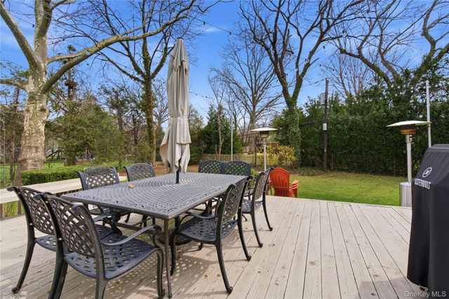 32 Highfield Lane, East Hills, NY 11577