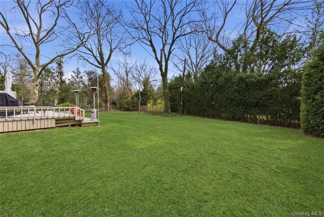 32 Highfield Lane, East Hills, NY 11577