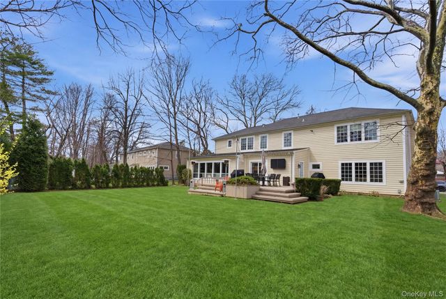 32 Highfield Lane, East Hills, NY 11577