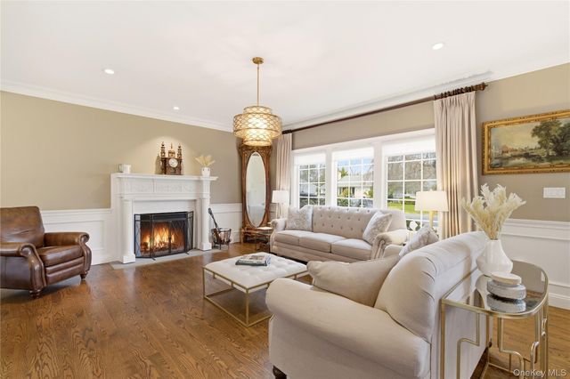 32 Highfield Lane, East Hills, NY 11577