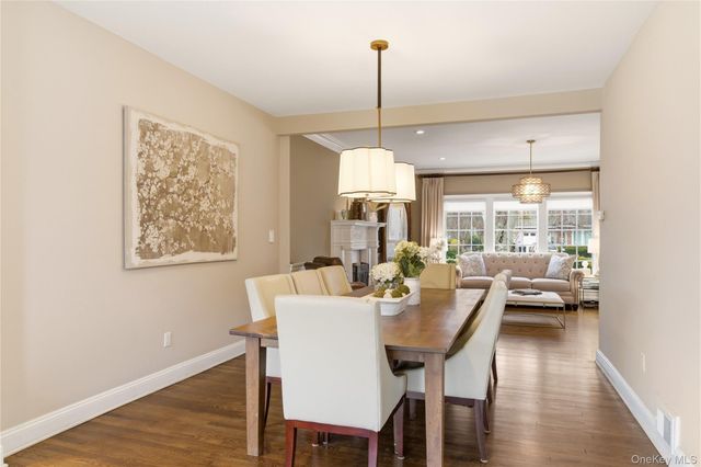 32 Highfield Lane, East Hills, NY 11577
