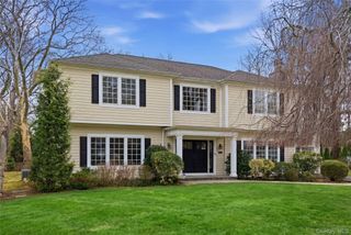 32 Highfield Lane, East Hills, NY 11577