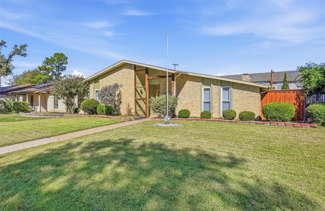 1525 Carnation Drive, Lewisville, TX 75067