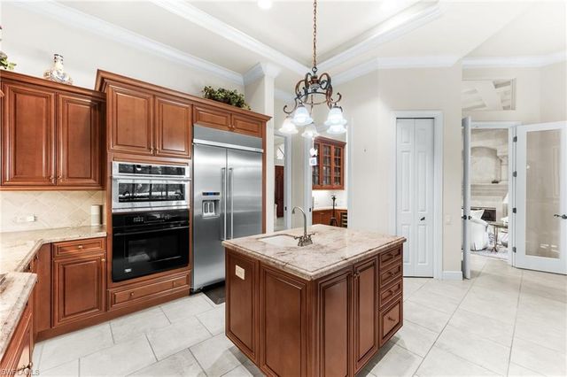 7615 Palmer CT, Naples, FL 34113