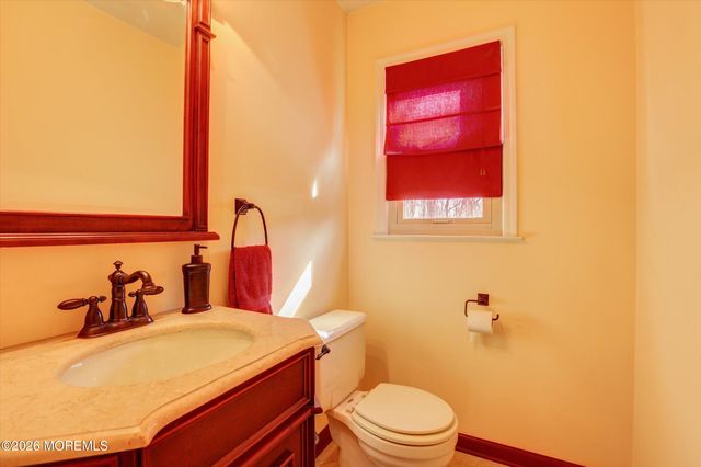 18 Warne Road, Matawan, NJ 07747