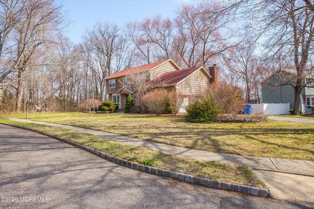 18 Warne Road, Matawan, NJ 07747