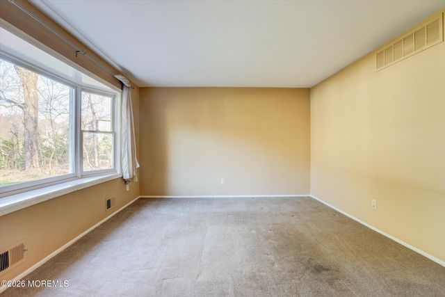 18 Warne Road, Matawan, NJ 07747