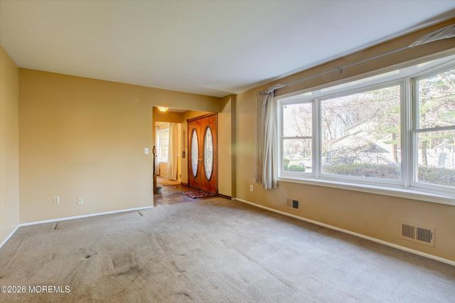 18 Warne Road, Matawan, NJ 07747