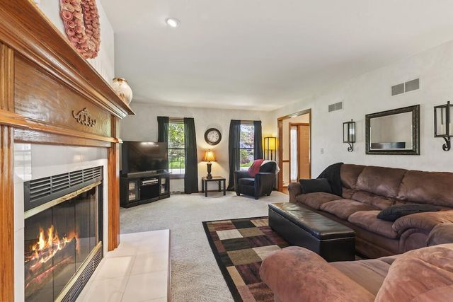 20740 Brook Park DRIVE, Brookfield, WI 53045