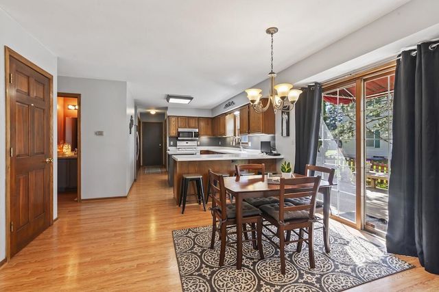 20740 Brook Park DRIVE, Brookfield, WI 53045