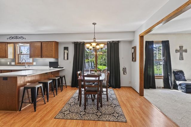 20740 Brook Park DRIVE, Brookfield, WI 53045