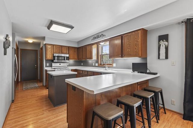 20740 Brook Park DRIVE, Brookfield, WI 53045