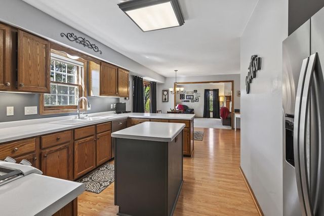 20740 Brook Park DRIVE, Brookfield, WI 53045
