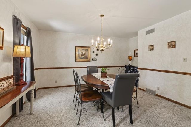 20740 Brook Park DRIVE, Brookfield, WI 53045