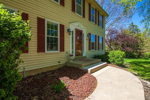 20740 Brook Park DRIVE, Brookfield, WI 53045