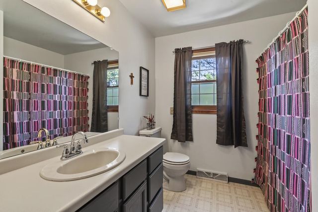 20740 Brook Park DRIVE, Brookfield, WI 53045