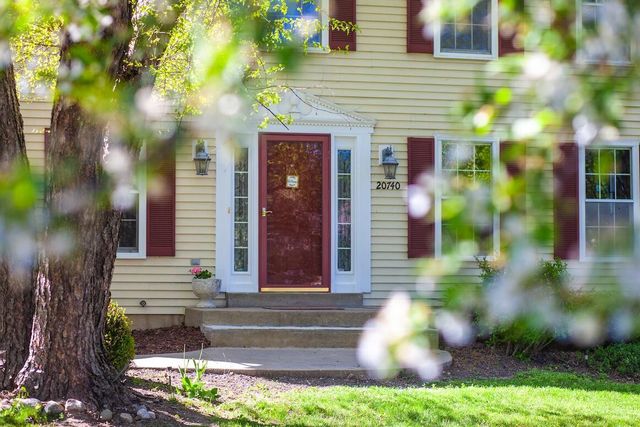 20740 Brook Park DRIVE, Brookfield, WI 53045