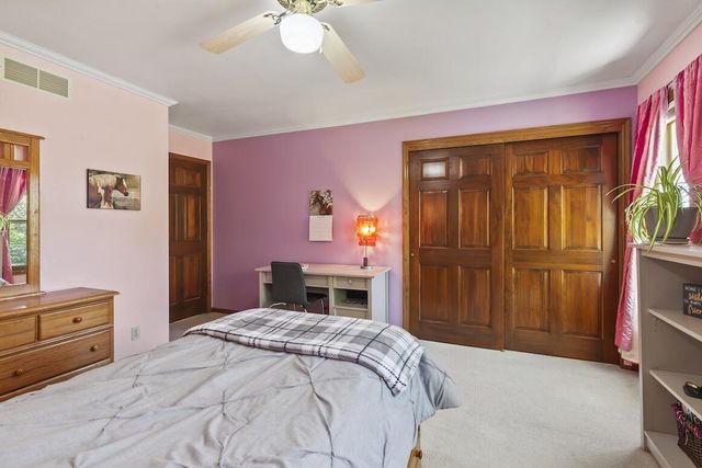 20740 Brook Park DRIVE, Brookfield, WI 53045