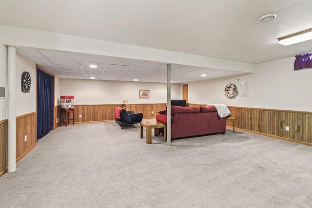 20740 Brook Park DRIVE, Brookfield, WI 53045