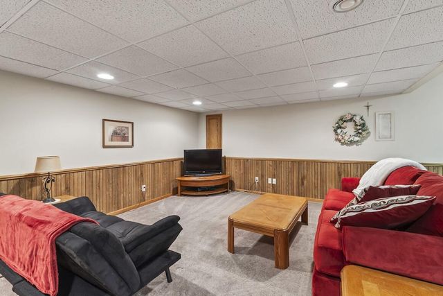20740 Brook Park DRIVE, Brookfield, WI 53045