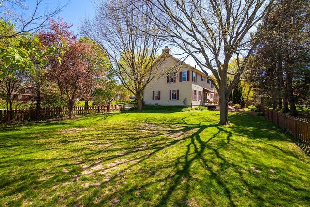 20740 Brook Park DRIVE, Brookfield, WI 53045