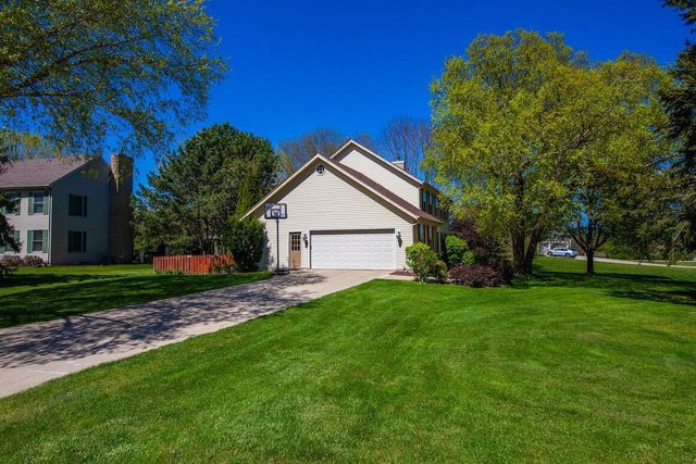20740 Brook Park DRIVE, Brookfield, WI 53045