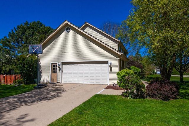 20740 Brook Park DRIVE, Brookfield, WI 53045