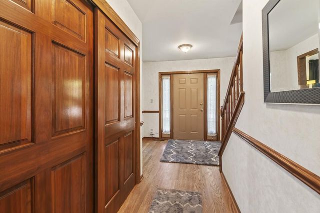 20740 Brook Park DRIVE, Brookfield, WI 53045