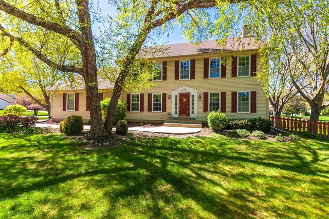 20740 Brook Park DRIVE, Brookfield, WI 53045