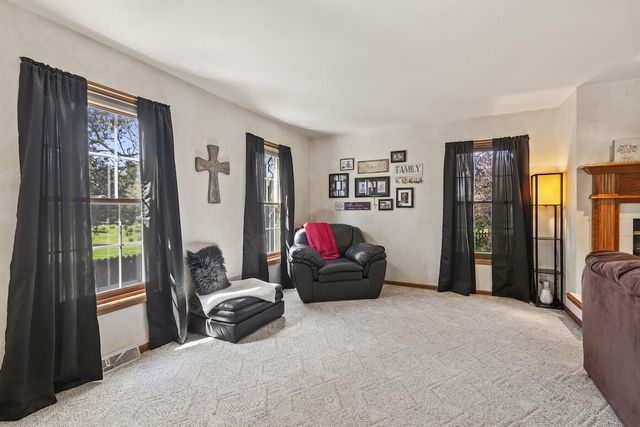 20740 Brook Park DRIVE, Brookfield, WI 53045