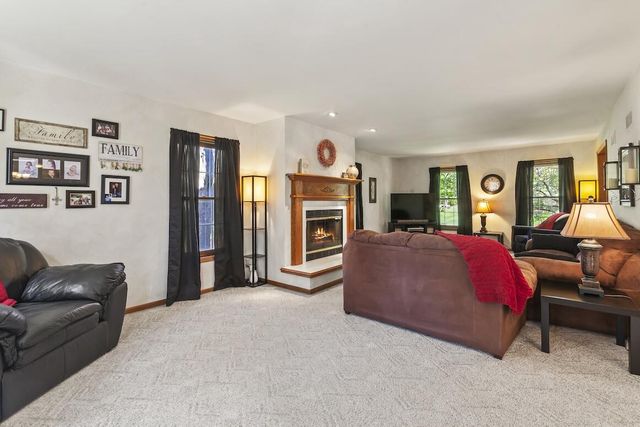 20740 Brook Park DRIVE, Brookfield, WI 53045