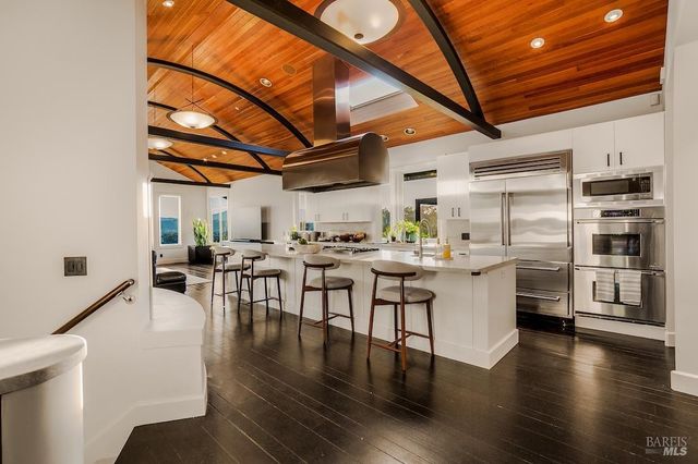 10 Morgan Ln, San Rafael, CA 94901