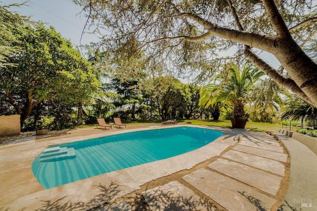 10 Morgan Ln, San Rafael, CA 94901