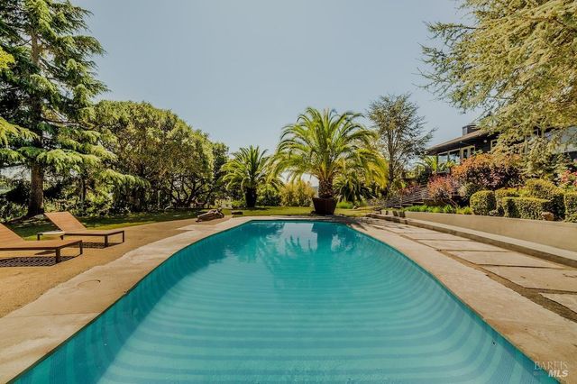 10 Morgan Ln, San Rafael, CA 94901