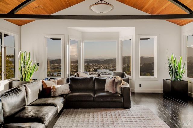 10 Morgan Ln, San Rafael, CA 94901