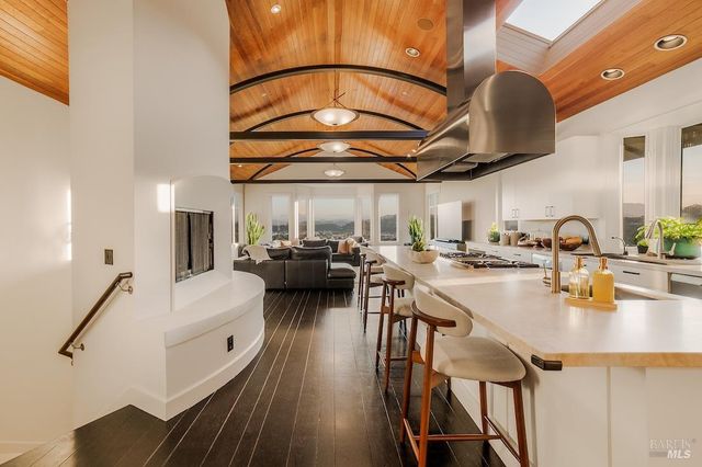 10 Morgan Ln, San Rafael, CA 94901