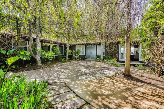 10 Morgan Ln, San Rafael, CA 94901