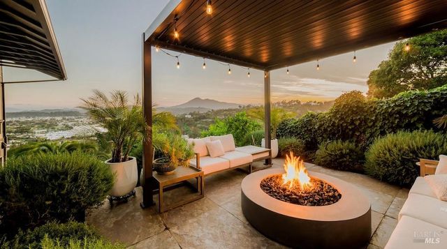 10 Morgan Ln, San Rafael, CA 94901